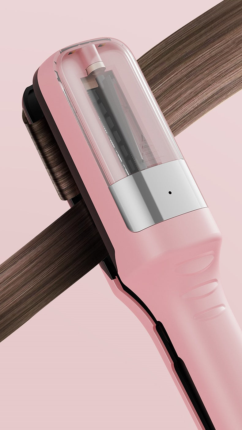 Cortapuntas rosa sobre una mecha de pelo castaño